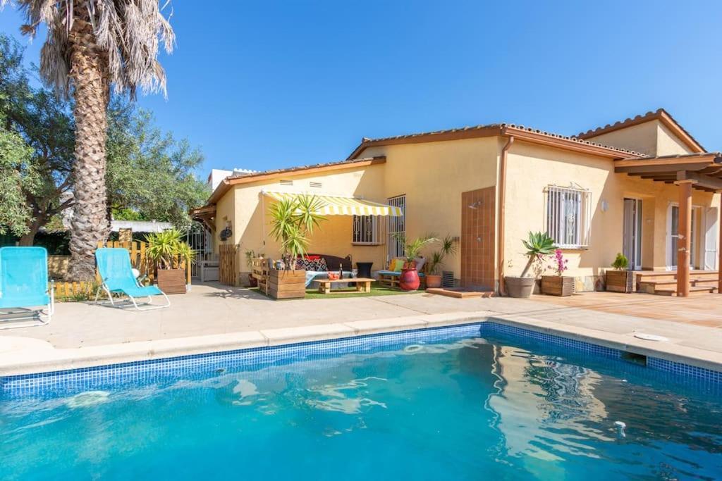 S46-Casa De Vacaciones Climatizada Con Piscina, En El Centro Junto Al Mar, Barbacoa Y Wiifi Емпуриабрава Екстериор снимка