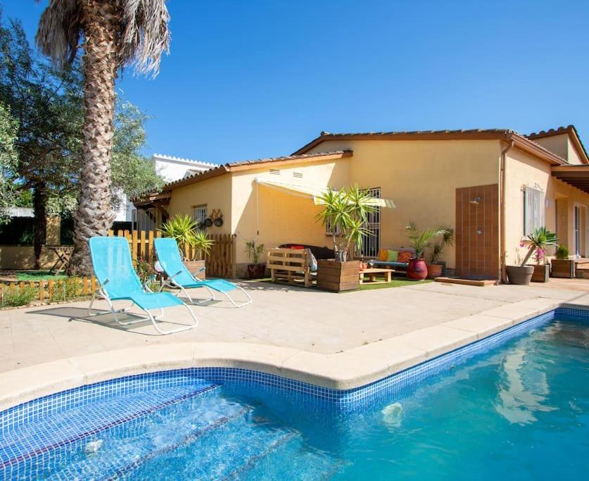 S46-Casa De Vacaciones Climatizada Con Piscina, En El Centro Junto Al Mar, Barbacoa Y Wiifi Емпуриабрава Екстериор снимка