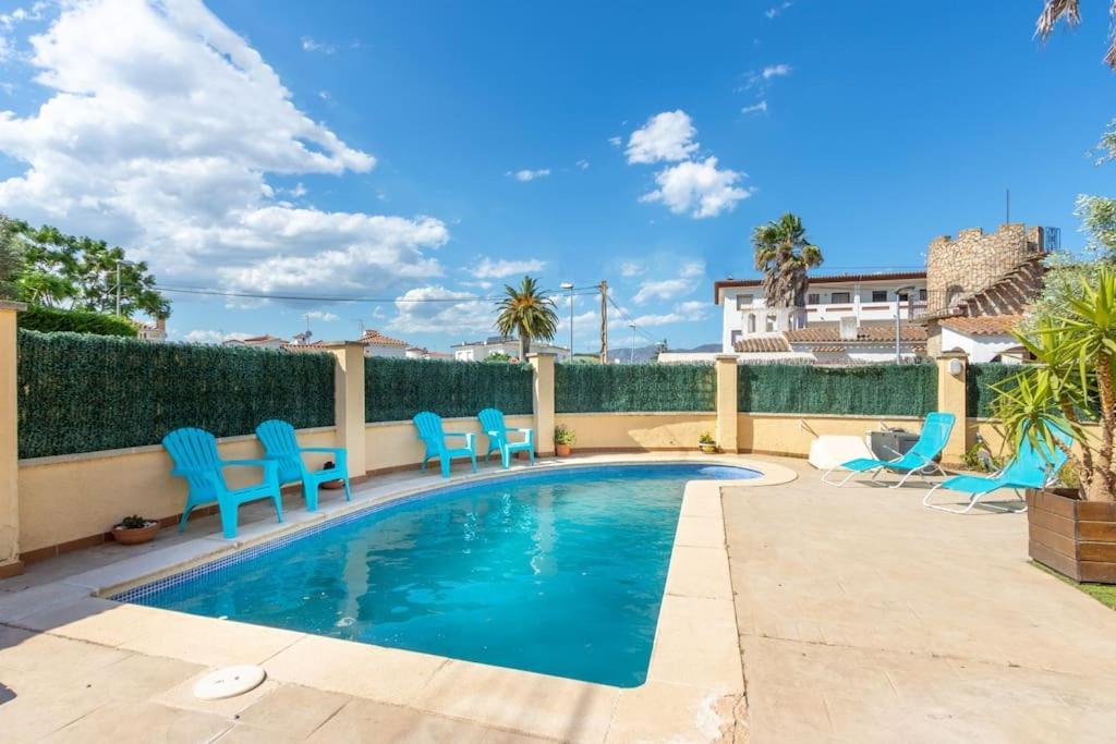 S46-Casa De Vacaciones Climatizada Con Piscina, En El Centro Junto Al Mar, Barbacoa Y Wiifi Емпуриабрава Екстериор снимка