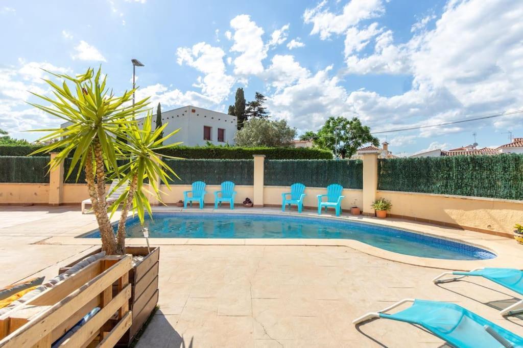 S46-Casa De Vacaciones Climatizada Con Piscina, En El Centro Junto Al Mar, Barbacoa Y Wiifi Емпуриабрава Екстериор снимка