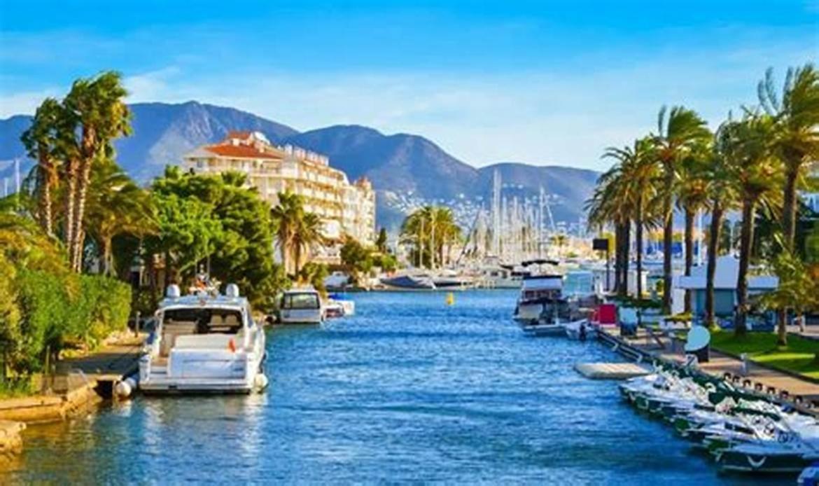 S46-Casa De Vacaciones Climatizada Con Piscina, En El Centro Junto Al Mar, Barbacoa Y Wiifi Емпуриабрава Екстериор снимка